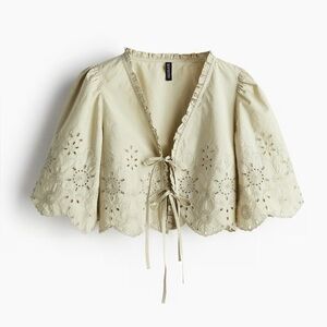 DIVIDED | H&M Green Cropped crochet Blouse, scalloped hem, front ties, boho (s)
